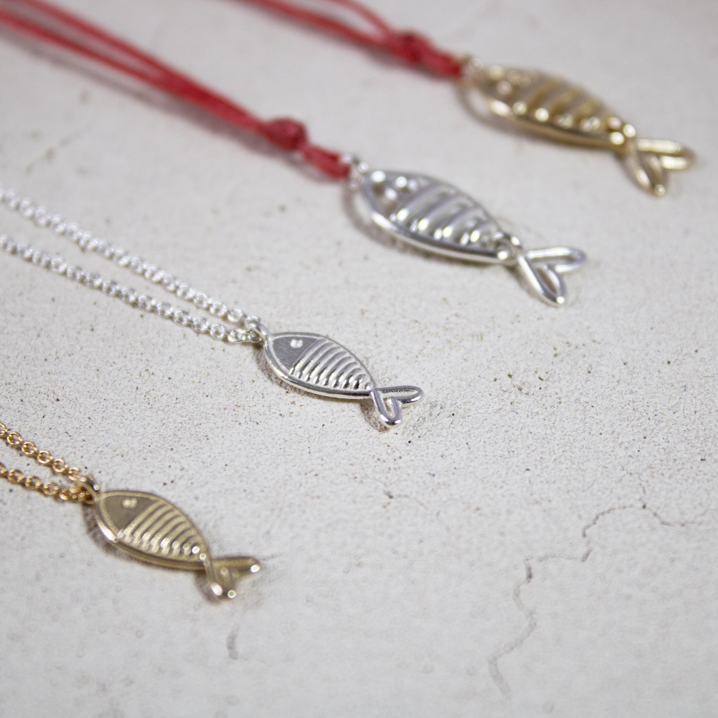 שרשרת דג גדול מזהב - ΙΧΘΥΣ